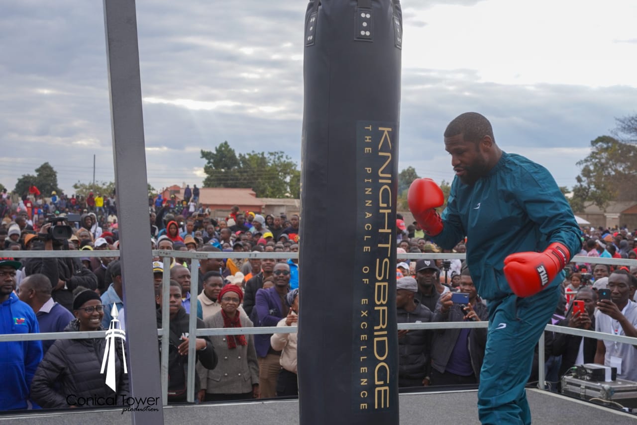 Thousands TurnUp For Mayweather In Mabvuku!