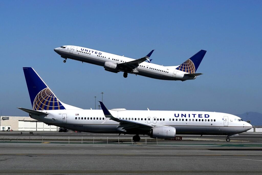 United Airlines flights in US briefly grounded by 'software update'