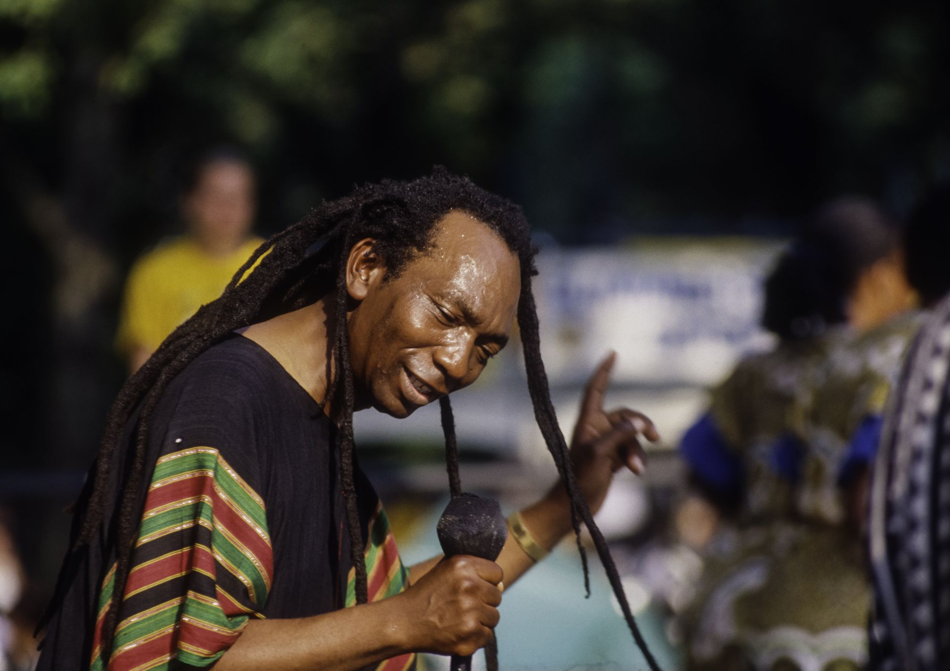 Chin’ono Hails Thomas Mapfumo For Rejecting Chivayo’s Car And Home Gifts