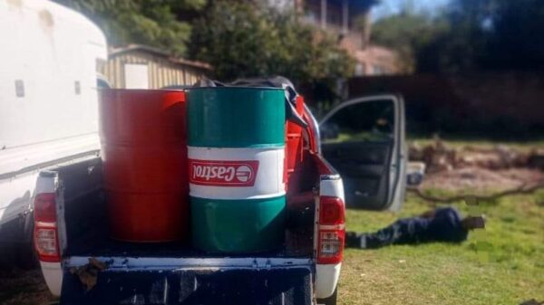 4 Zimbabweans In SA Arrested With R200 000 Worth of Fake Petroleum Oil