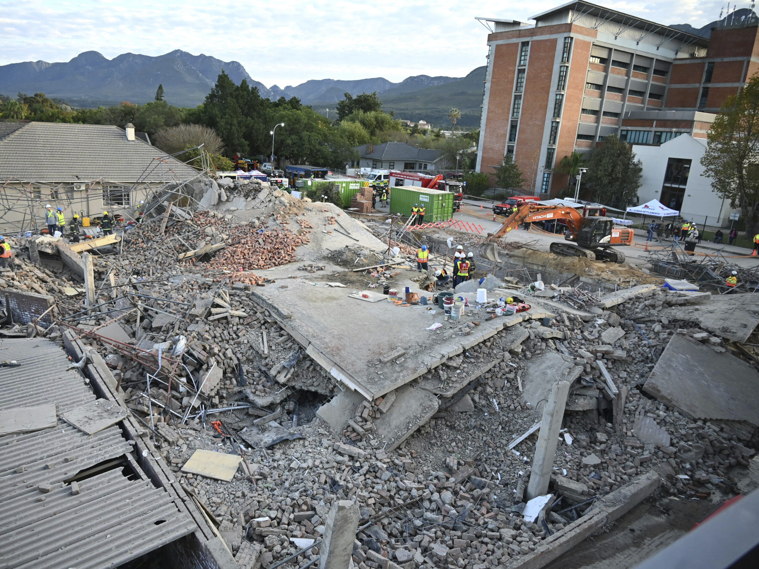 7 Zimbabweans In SA Killed In Building Collapse!