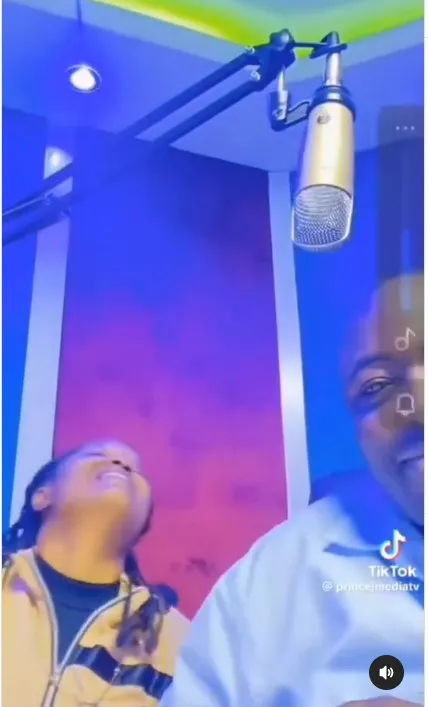 Pastor filmed 👉ring Woman and Licking His Fingers Live On TikTok