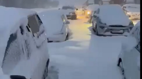 Heavy Snow Strands Motorists from Estcourt to Harrismith. Photocredit-Meta