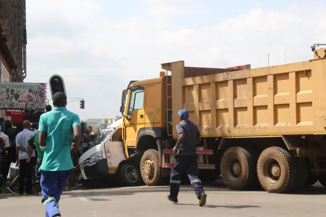Seventeen Arrested for Taking Photos at Harare Accident Scene