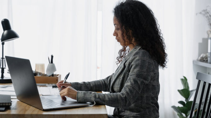 Top 6 US Industries Where You Can Earn the Most Money